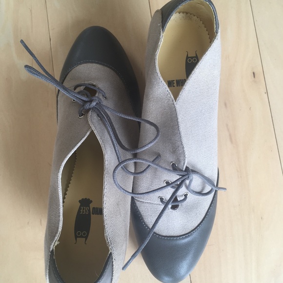 Gray ankle laced up heeled booties 8 - Picture 2 of 4